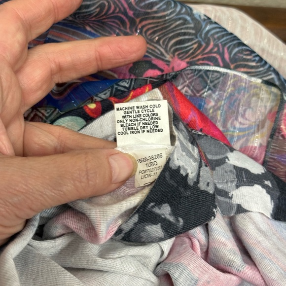 Energie Floral Multicolor Chiffon Women's Top. Size Large - Picture 7 of 7